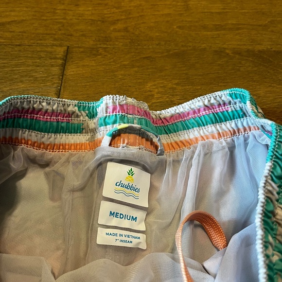 Men’s size medium chubbies swim trucks with 7 inch inseam - Picture 4 of 6